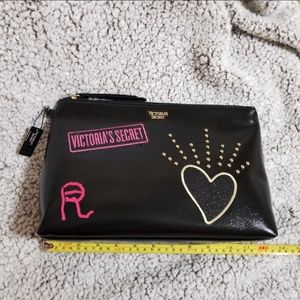💖💖💖 VICTORIA SECRET PATCH POUCH BAG NWT 💖💖💖